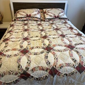 Vintage gorgeous hand quilted double weeding ring 84”X97” with pillows and shams
